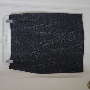 Studio Point, Size 6 Black / Gray Leopard or Cheetah Pencil Skirt, Exc. Cond.
